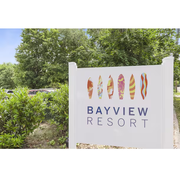 Bayview-Resort---Front-Sign_64138604-AC32-4E31-A2B74B44964D0021_c19f394a-3630-4d76-b10cf2355d2ea621.avif