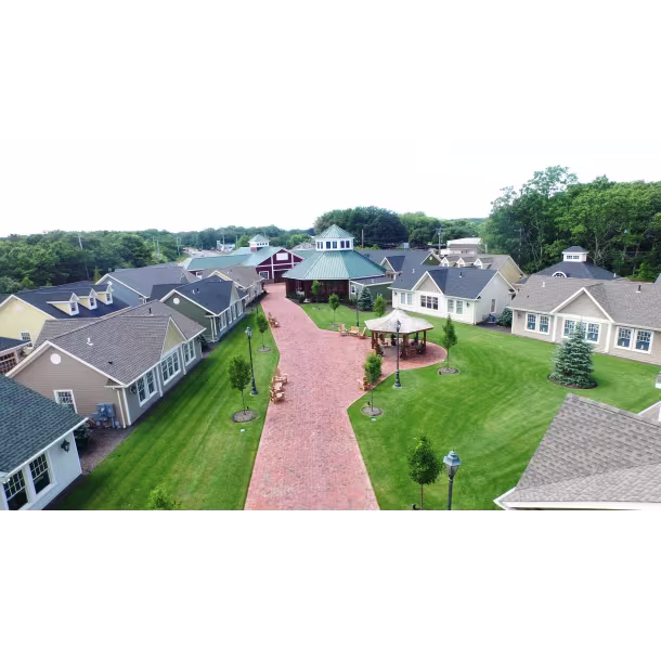 Aerial-Courtyard_30BE267D-FE3B-44F6-BD808F665E950B71_d9c50f56-1239-46be-85b4ef0134b15c41.avif