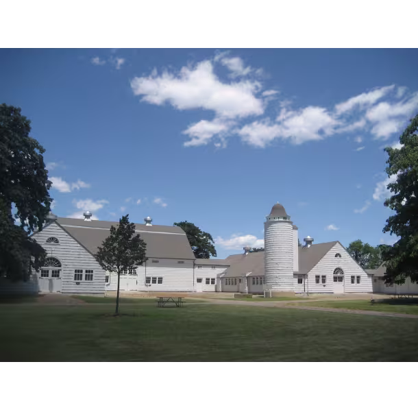 1367_261_caumsett-barn_KKM-393_fac50314-5056-b3a8-491ddeed69b3034c.avif